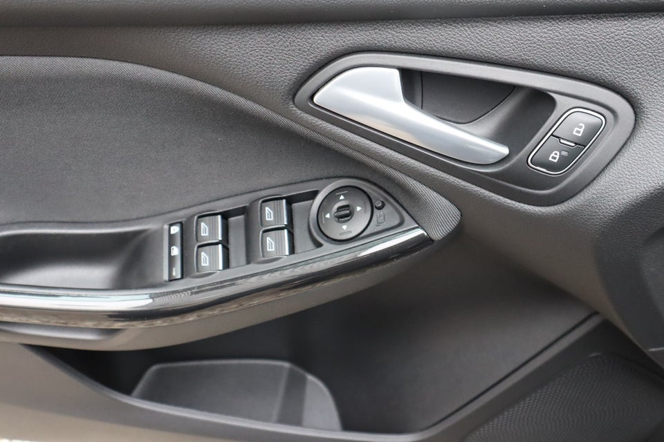 Ford Focus 1,0 SCTi 125 Titanium stc. 5d