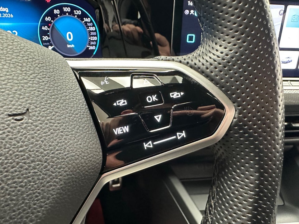 VW Golf VIII 1,4 GTE DSG 5d