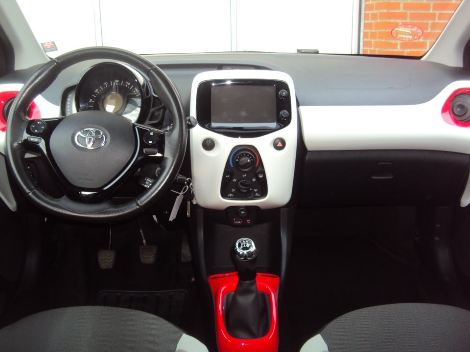 Toyota Aygo 1,0 VVT-i x-press 5d