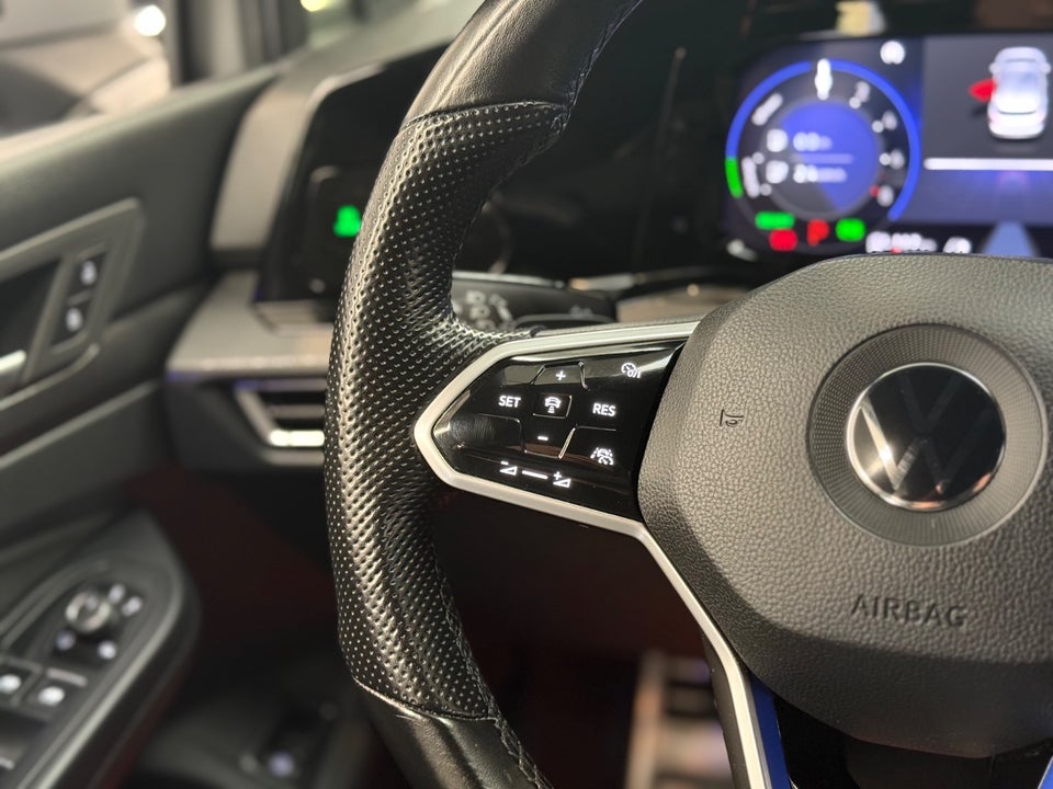 VW Golf VIII 1,4 GTE DSG 5d