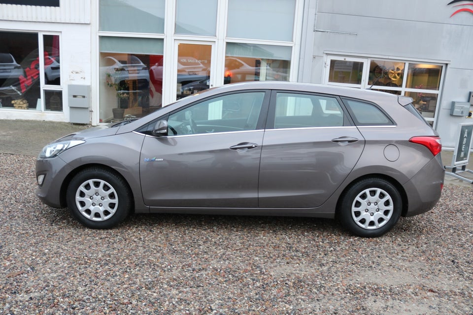 Hyundai i30 1,6 CRDi 110 Style CW Eco 5d
