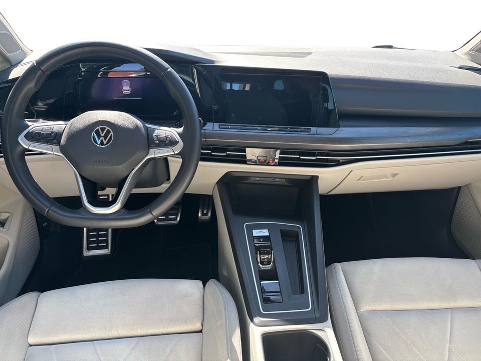 VW Golf VIII 1,4 eHybrid DSG 5d