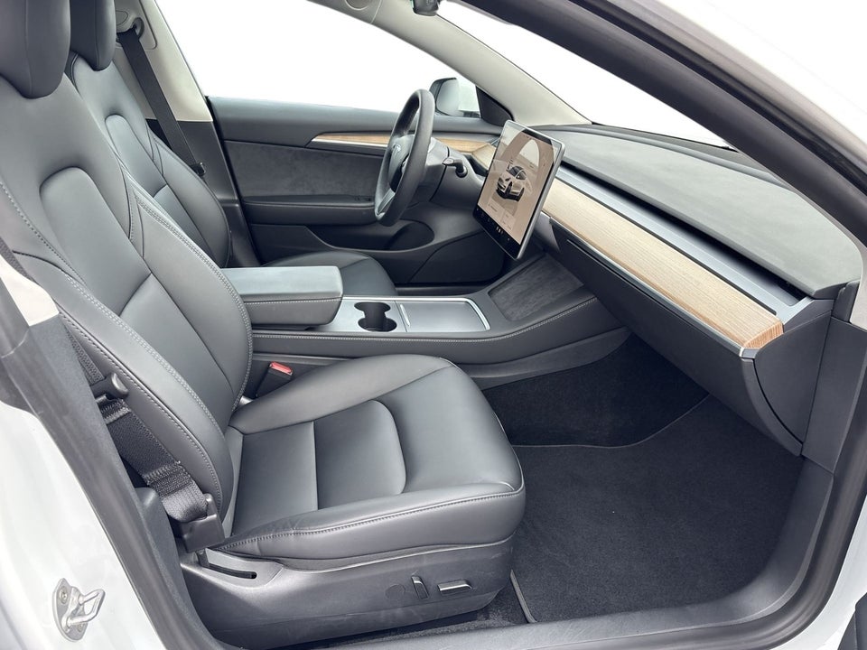 Tesla Model 3 Long Range AWD 4d