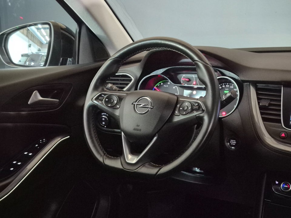 Opel Grandland X 1,6 Hybrid4 Impress aut. 5d