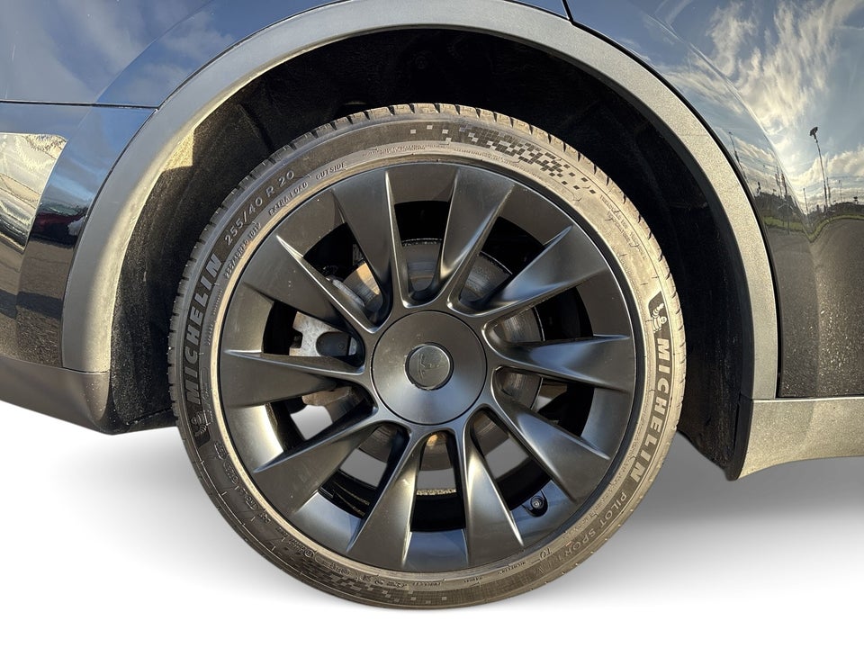 Tesla Model Y Long Range AWD 5d