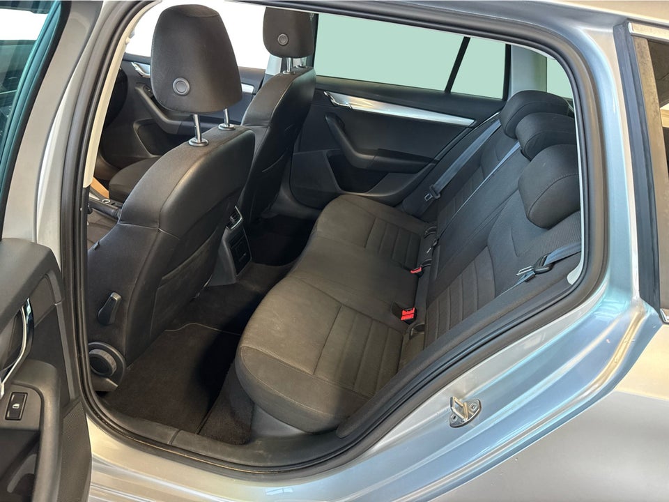 Skoda Octavia 1,6 TDi 110 Style Combi DSG 5d