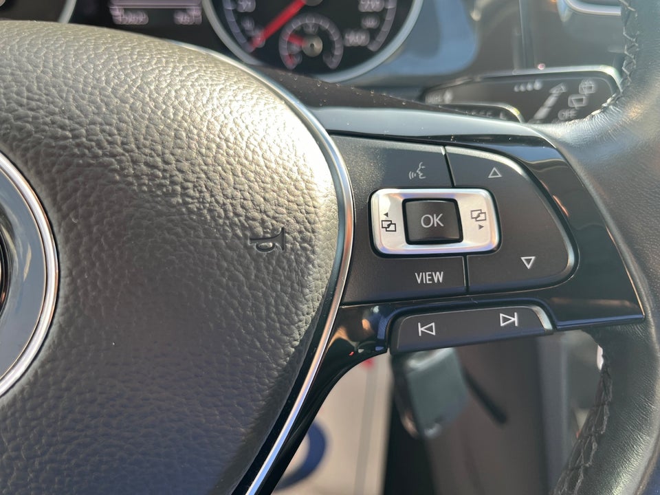 VW Golf VII 2,0 TDi 150 Comfortline Connect Variant DSG 5d