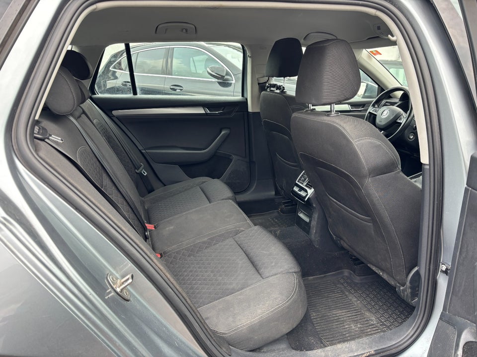 Skoda Superb 2,0 TDi 190 Style Combi DSG 5d