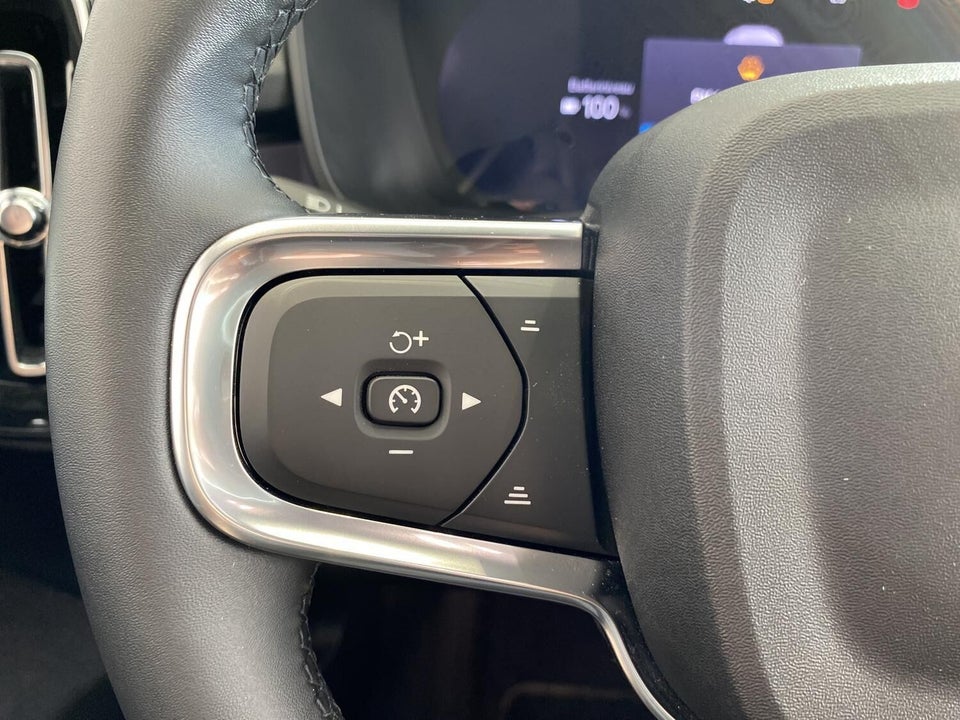 Volvo EX40 Twin Performance Plus 5d