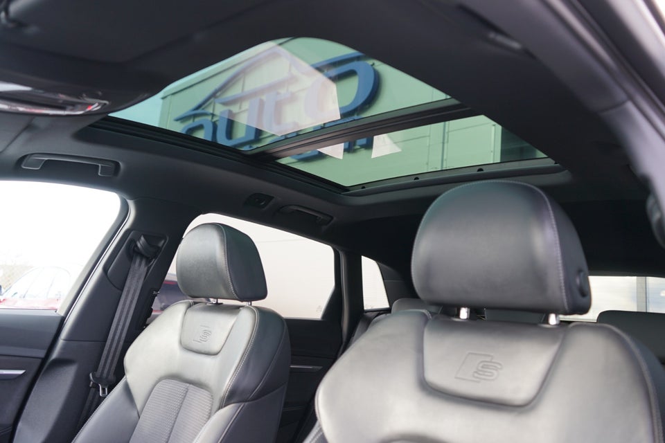 Audi Q8 e-tron 55 S-line quattro 5d