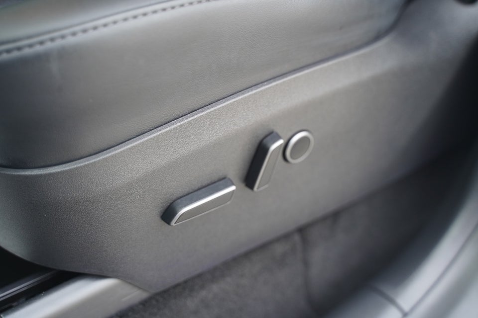 Tesla Model Y Long Range AWD 5d