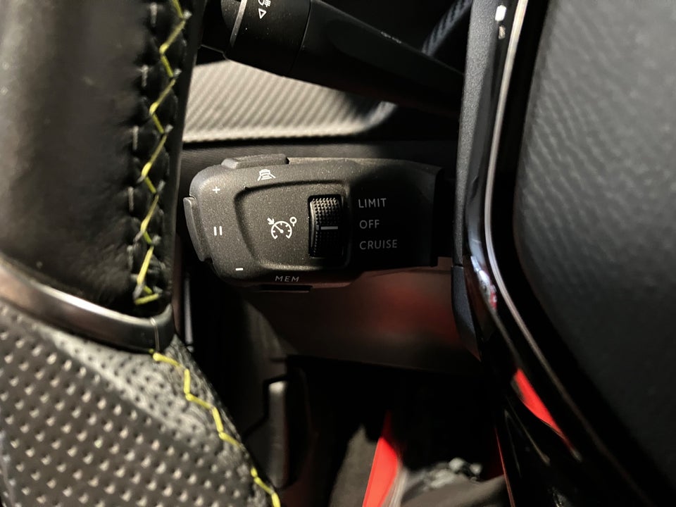 Peugeot e-208 50 GT 5d