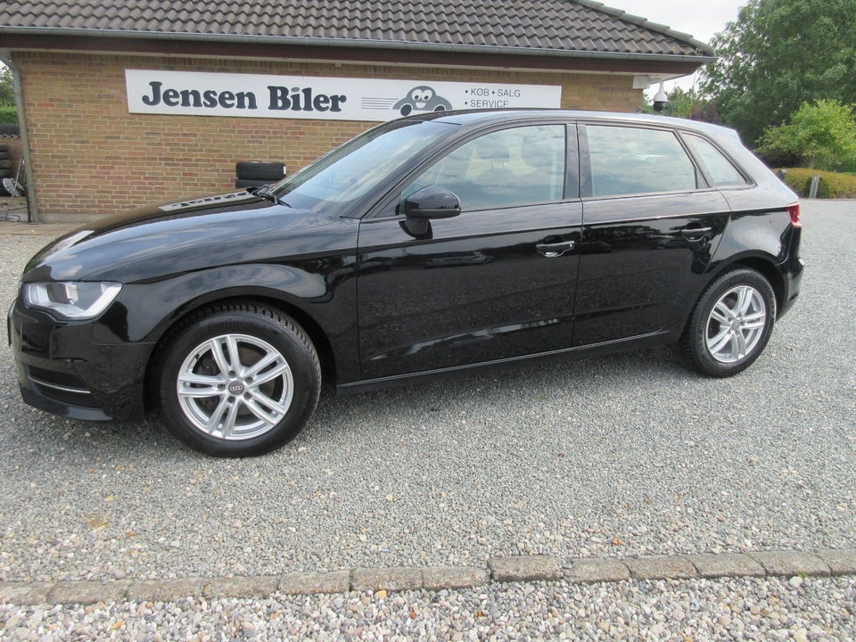 Audi A3 1,6 TDi Attraction Sportback S-tr. 5d