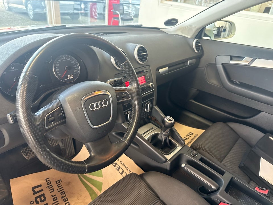 Audi A3 1,6 TDi Attraction Sportback 5d