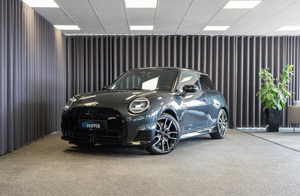 MINI Cooper E JCW Trim XL 3d