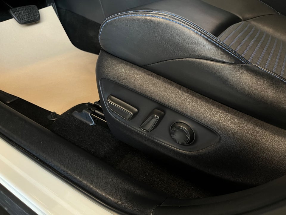 Toyota RAV4 2,5 Hybrid H3 Style MDS 5d