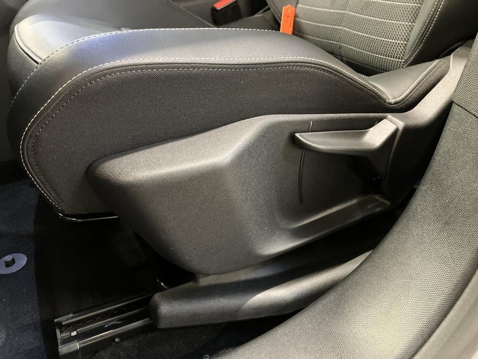 Peugeot e-5008 77 Allure 7prs 5d