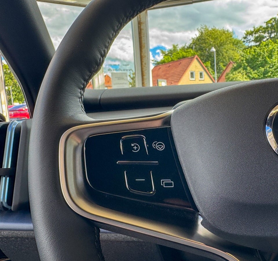 Volvo EX30 Standard Range Plus 5d