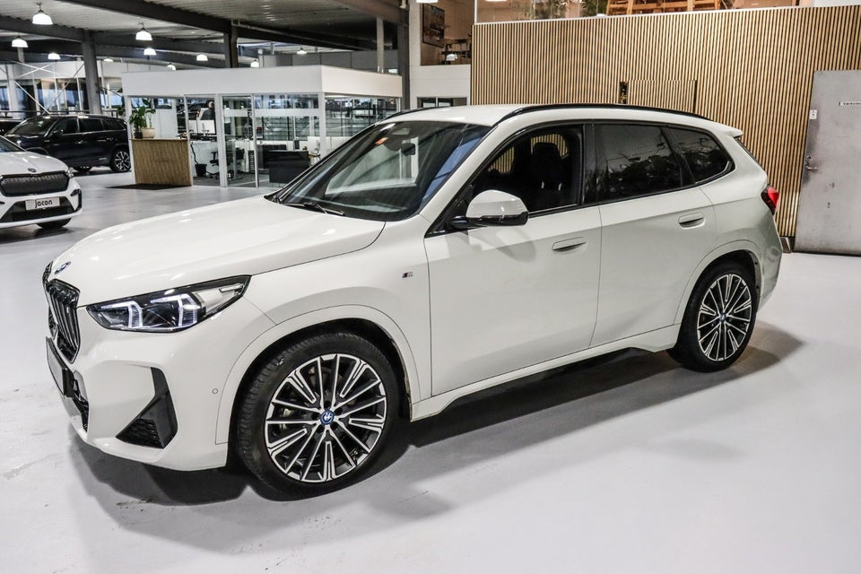 BMW iX1 xDrive30 Fully Charged M-Sport 5d