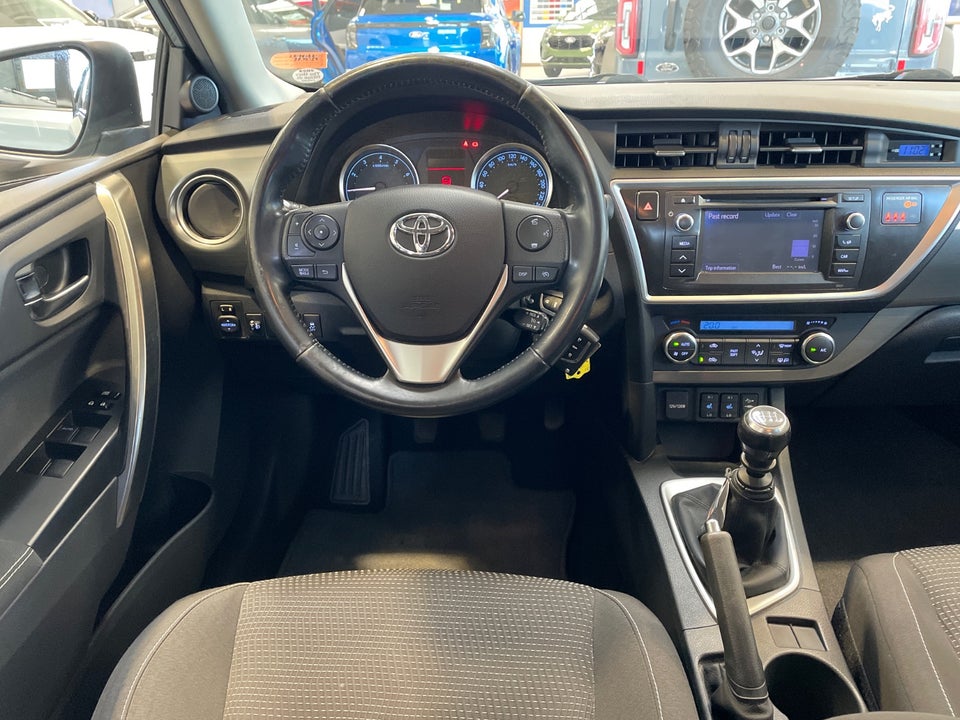 Toyota Auris 1,6 T2 5d