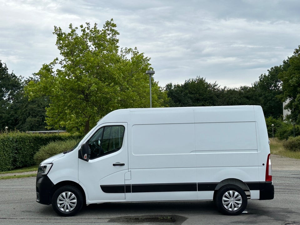 Renault Master IV T33 2,3 dCi 150 L2H2 Kassevogn