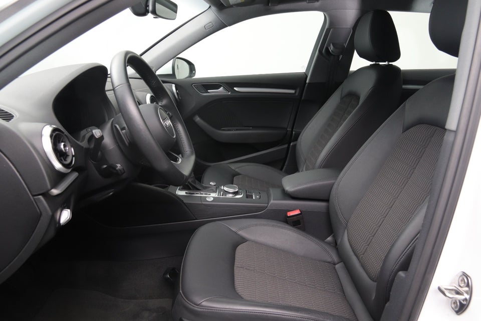 Audi A3 40 TFSi e Design Sportback S-tr. 5d