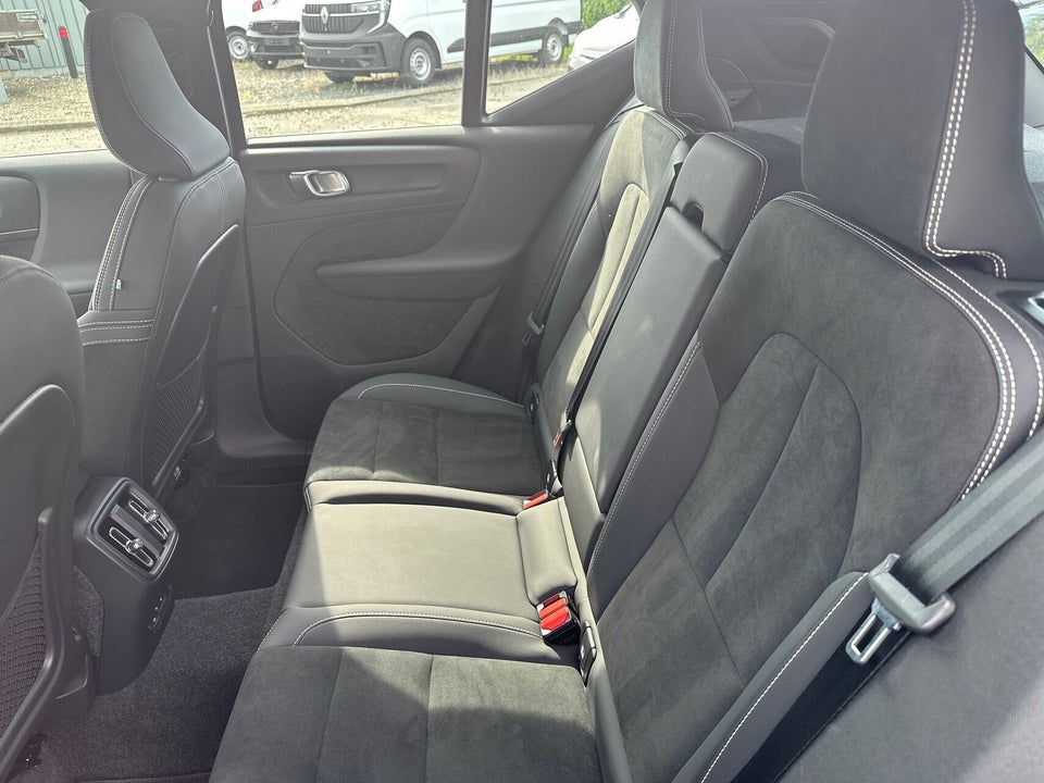 Volvo EX40 Extended Range Black Edition Excess 5d