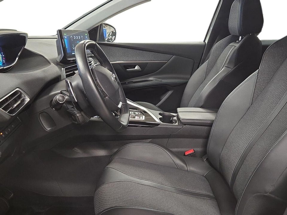 Peugeot 3008 1,6 Hybrid First Selection EAT8 5d