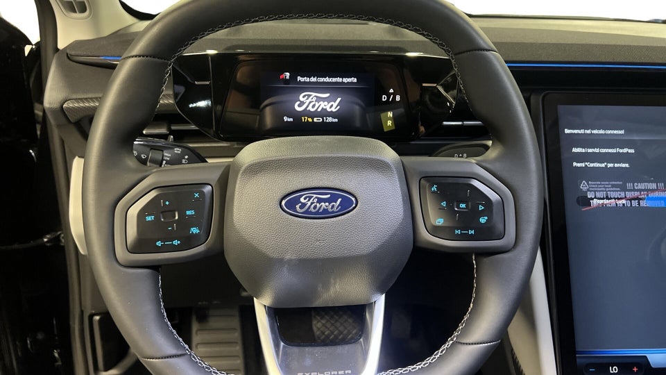 Ford Explorer 79 Premium Extended Range 5d