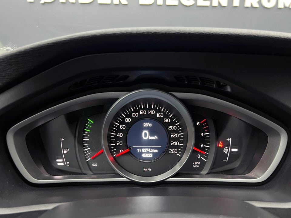 Volvo V40 2,0 D3 150 Momentum 5d