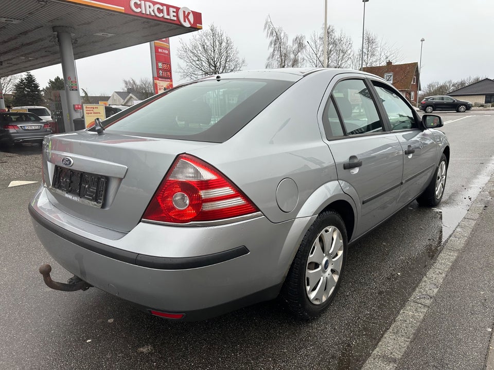 Ford Mondeo 1,8 125 Ambiente 4d