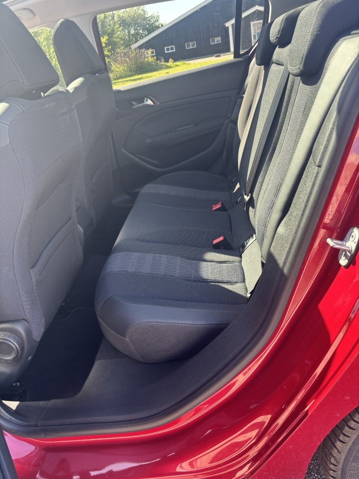 Peugeot 308 1,2 e-THP 130 Allure Sky 5d