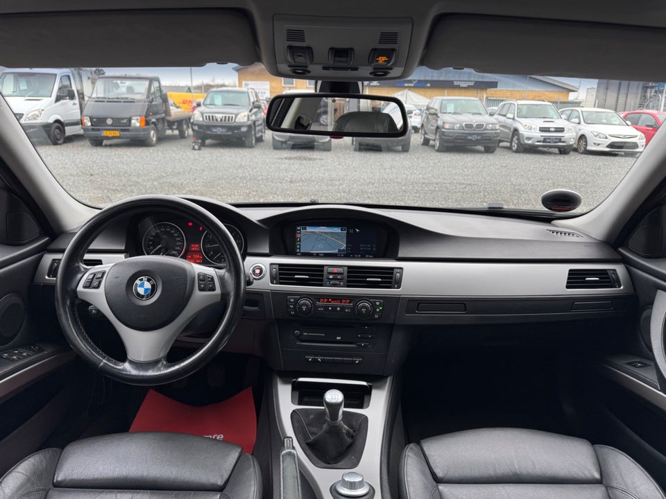 BMW 330i 3,0  4d