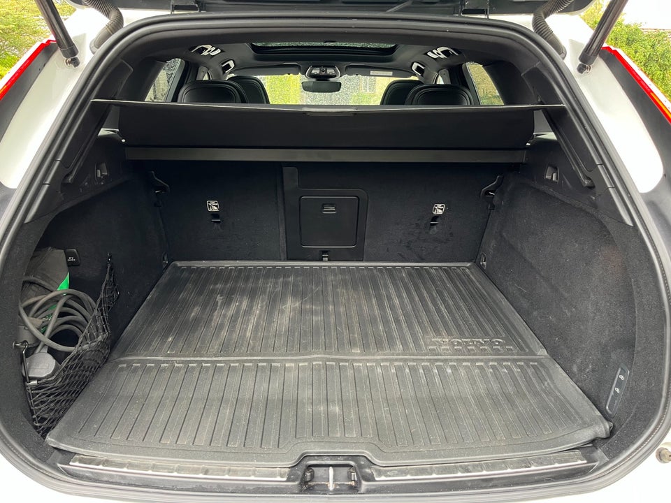 Volvo XC60 2,0 T8 ReCharge R-Design aut. AWD 5d