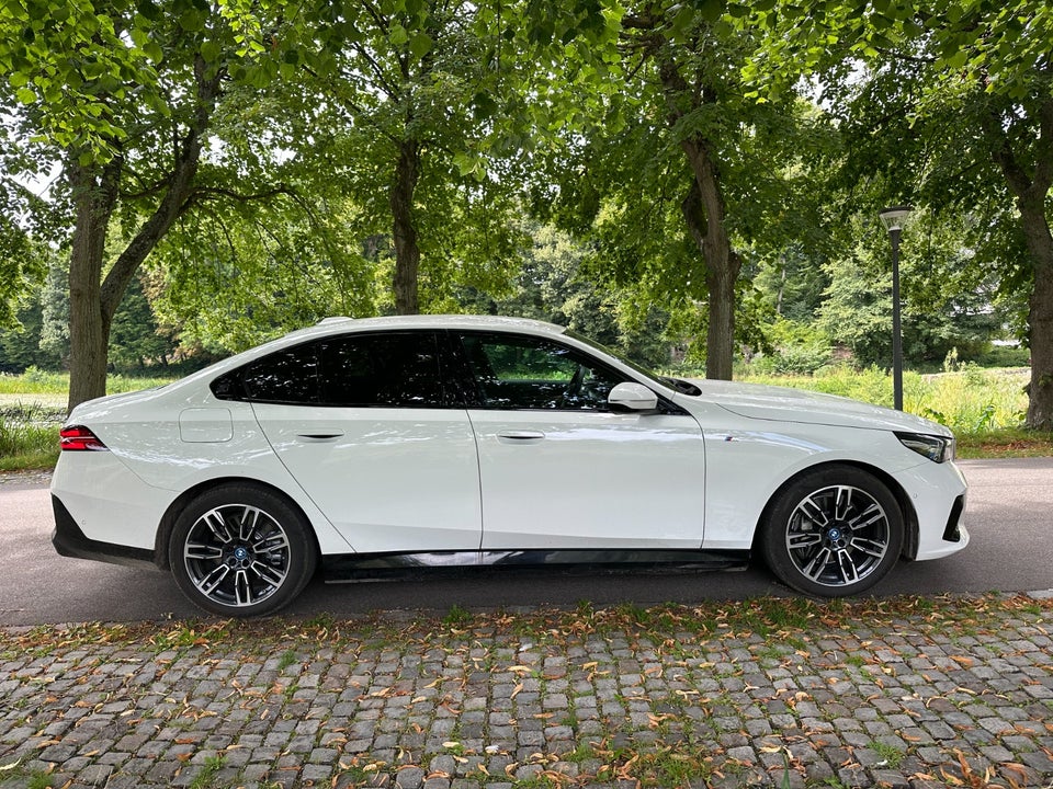 BMW i5 eDrive40 M-Sport 4d