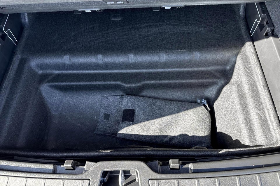 Volvo EX40 Standard Range Plus 5d