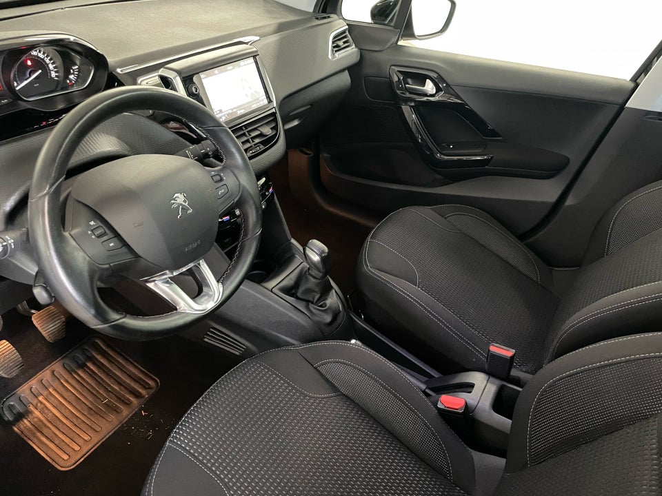 Peugeot 208 1,5 BlueHDi 100 Privé 5d