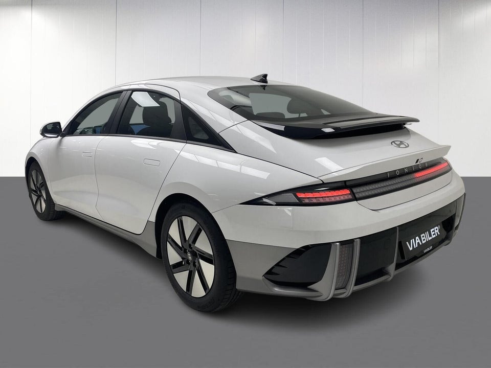 Hyundai Ioniq 6 77 Essential 4d