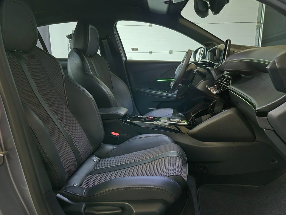 Peugeot e-208 50 GT Pack 5d
