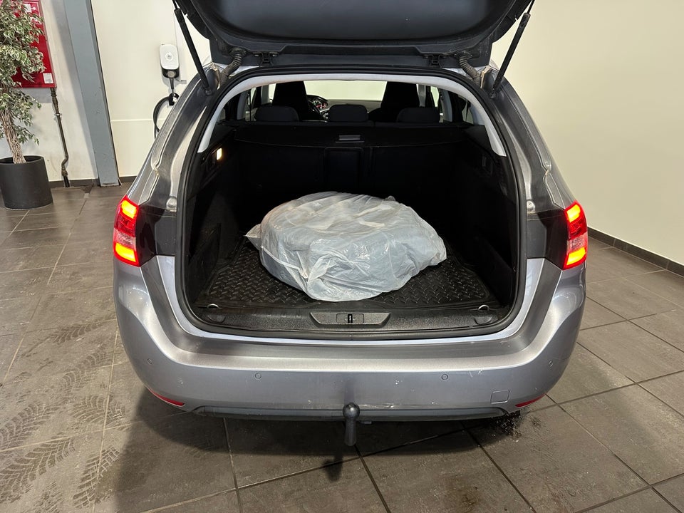 Peugeot 308 1,6 BlueHDi 120 Allure SW 5d