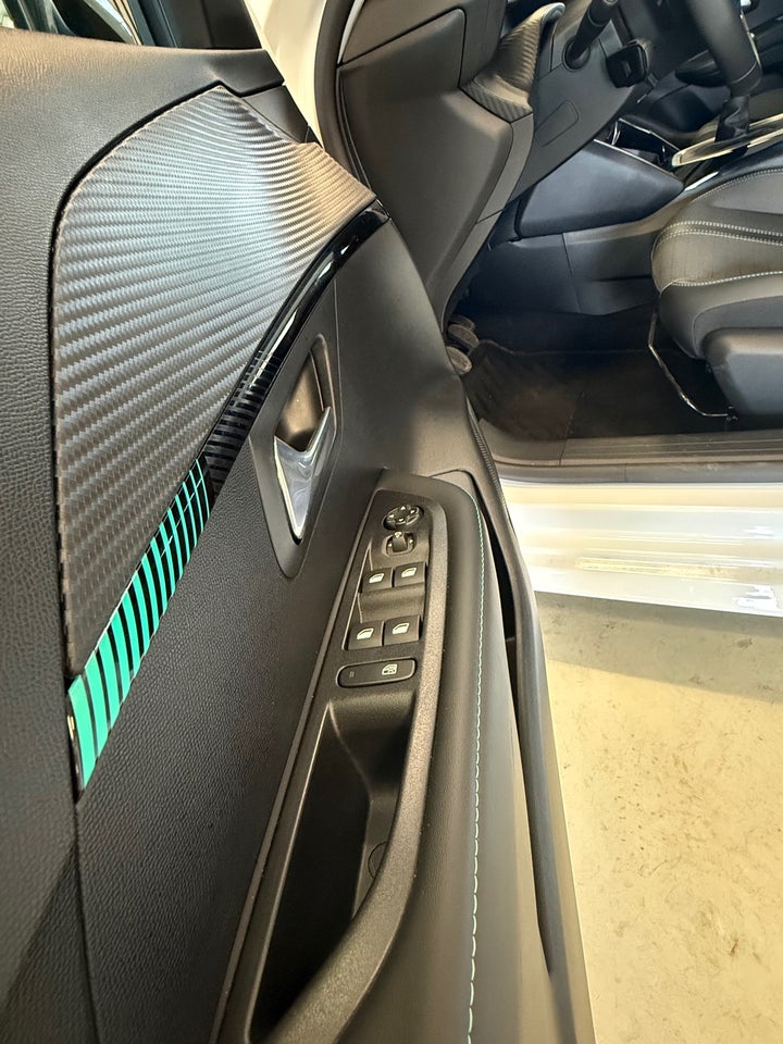 Peugeot 208 1,2 PureTech 100 Allure 5d