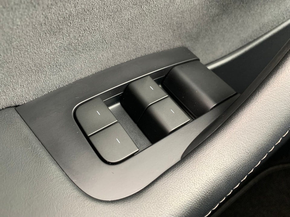 Tesla Model Y Long Range AWD 5d