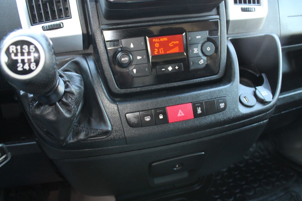 Peugeot Boxer 335 2,2 BlueHDi 165 L2H2 Ultimate