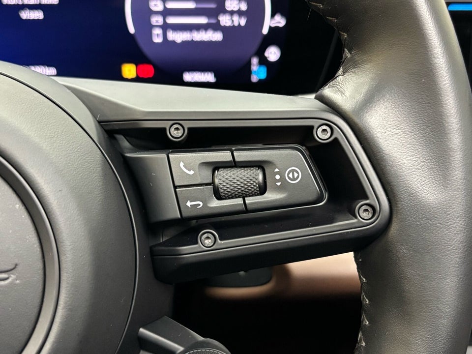 Porsche Macan Turbo 5d