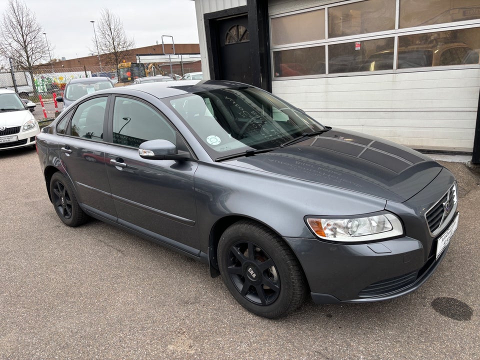 Volvo S40 1,8 Kinetic 4d