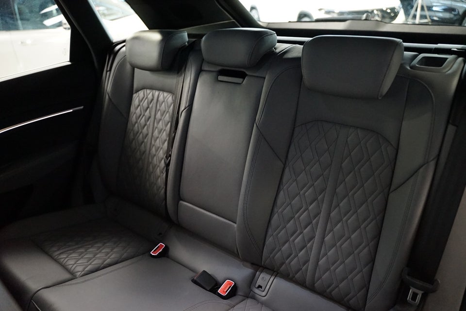 Audi Q8 e-tron 55 S-line quattro 5d