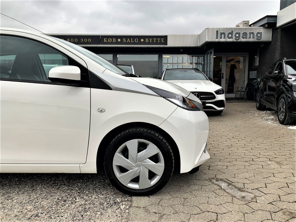 Toyota Aygo 1,0 VVT-i x-touch 5d