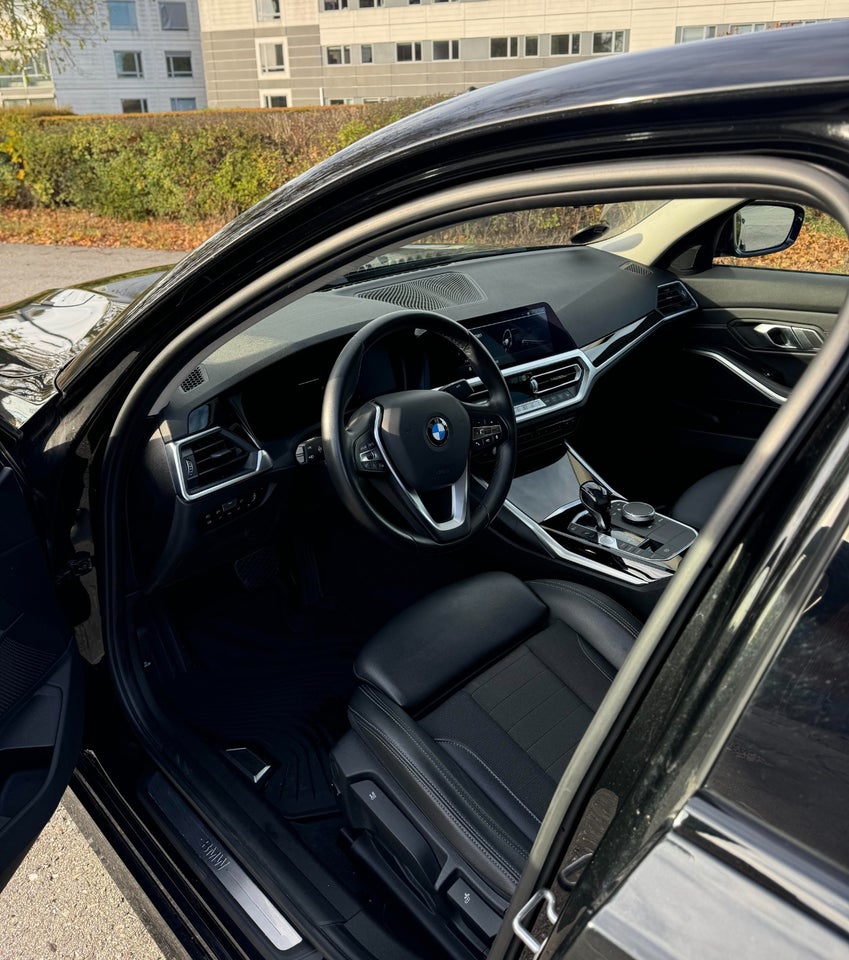 BMW 320i 2,0 Connected aut. 4d