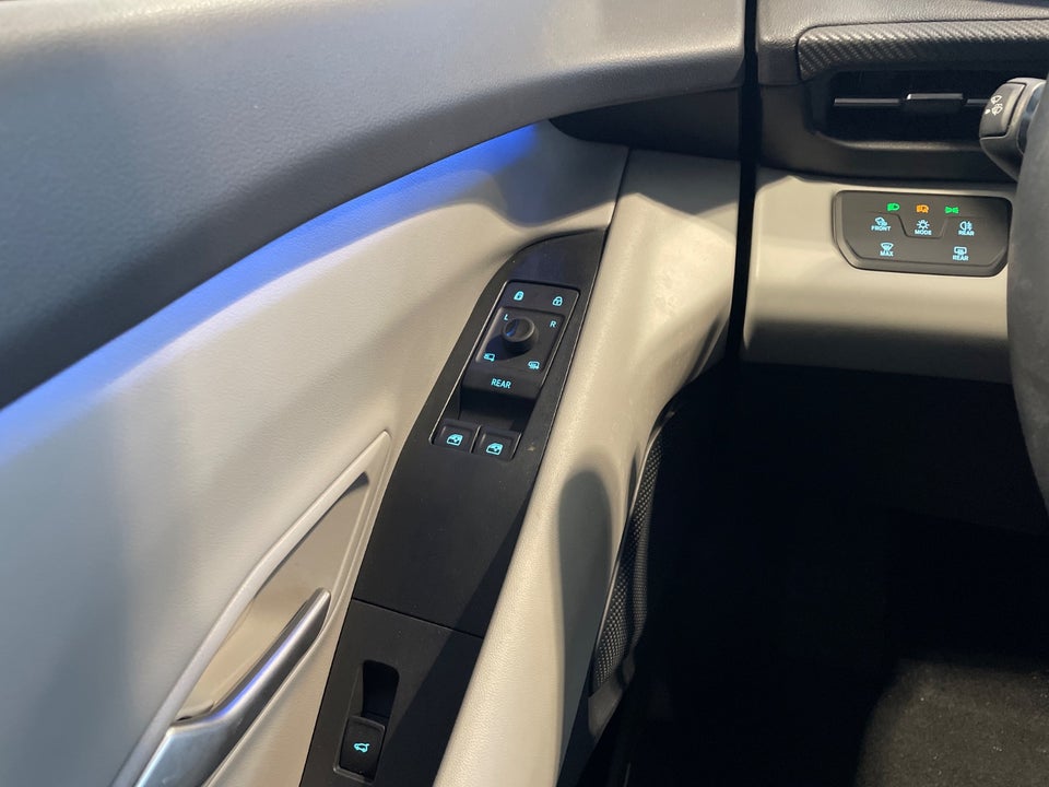 Ford Explorer 77 Premium Extended Range 5d