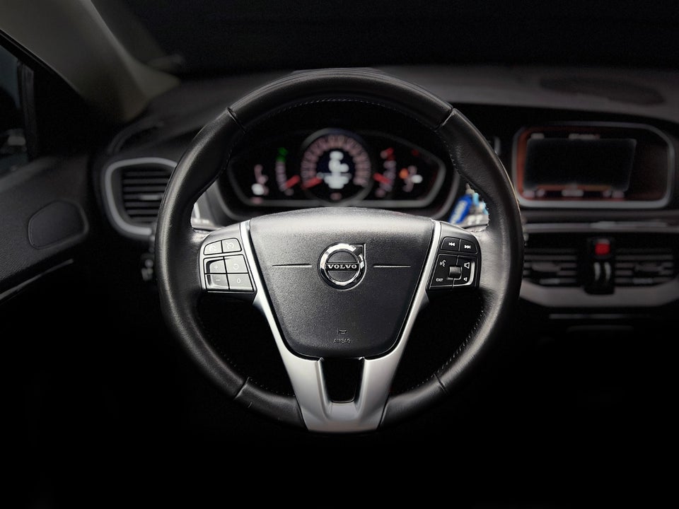 Volvo V40 2,0 D3 150 Momentum 5d